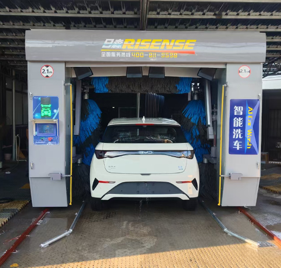 广西比亚迪4S店安装日森龙门往复式洗车机